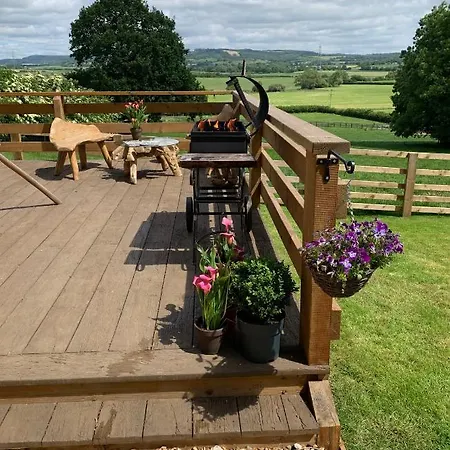 Burtree House & Retreats Tipi With Secluded Hot Tub Glamping *