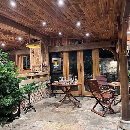 Burtree House & Retreats Tipi With Secluded Hot Tub Glamping *