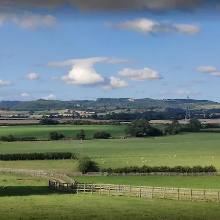 Burtree House & Retreats Tipi With Secluded Hot Tub Glamping Thirkleby