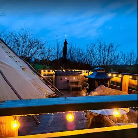 Luxury tent Burtree House & Retreats Tipi With Secluded Hot Tub