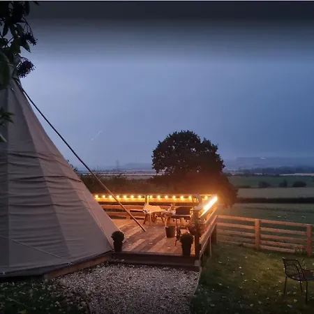 Burtree House & Retreats Tipi With Secluded Hot Tub Glamping Thirkleby