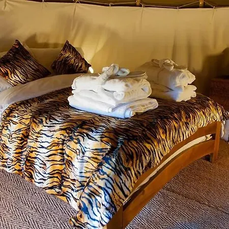Luxury tent Burtree House & Retreats Tipi With Secluded Hot Tub