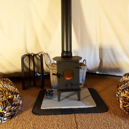 Luxury tent Burtree House & Retreats Tipi With Secluded Hot Tub