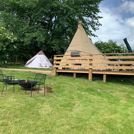 Burtree House & Retreats Tipi With Secluded Hot Tub