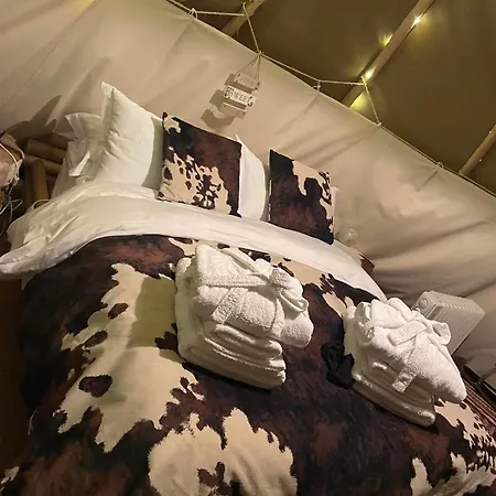 Burtree House & Retreats Tipi With Secluded Hot Tub *