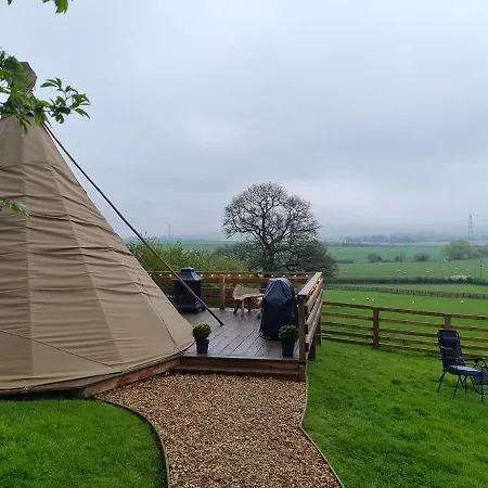 Burtree House & Retreats Tipi With Secluded Hot Tub * Thirkleby