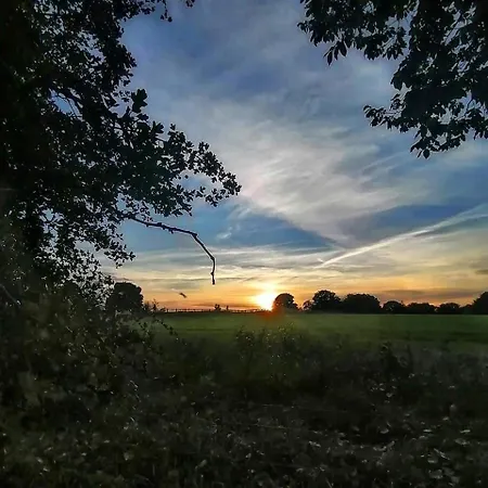 Burtree House & Retreats Tipi With Secluded Hot Tub