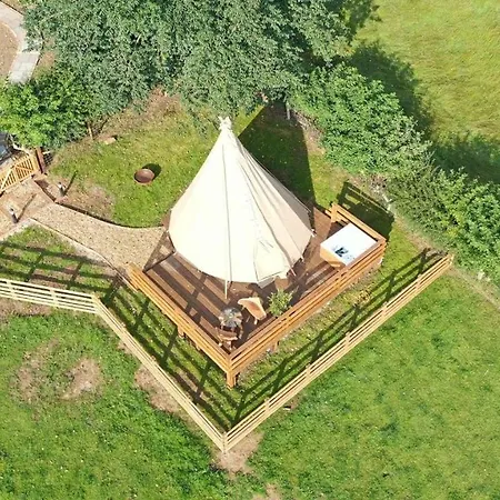 Burtree House & Retreats Tipi With Secluded Hot Tub Lyxtält *