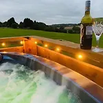Tente de luxe Burtree House & Retreats Tipi With Secluded Hot Tub