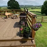 Burtree House & Retreats Tipi With Secluded Hot Tub Tente de luxe *