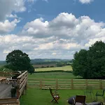 Tente de luxe Burtree House & Retreats Tipi With Secluded Hot Tub Thirkleby