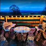 Burtree House & Retreats Tipi With Secluded Hot Tub *